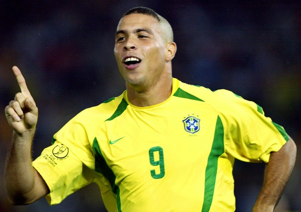 Ronaldo Luis Nazário De Lima số áo thi đấu là bao nhiêu
